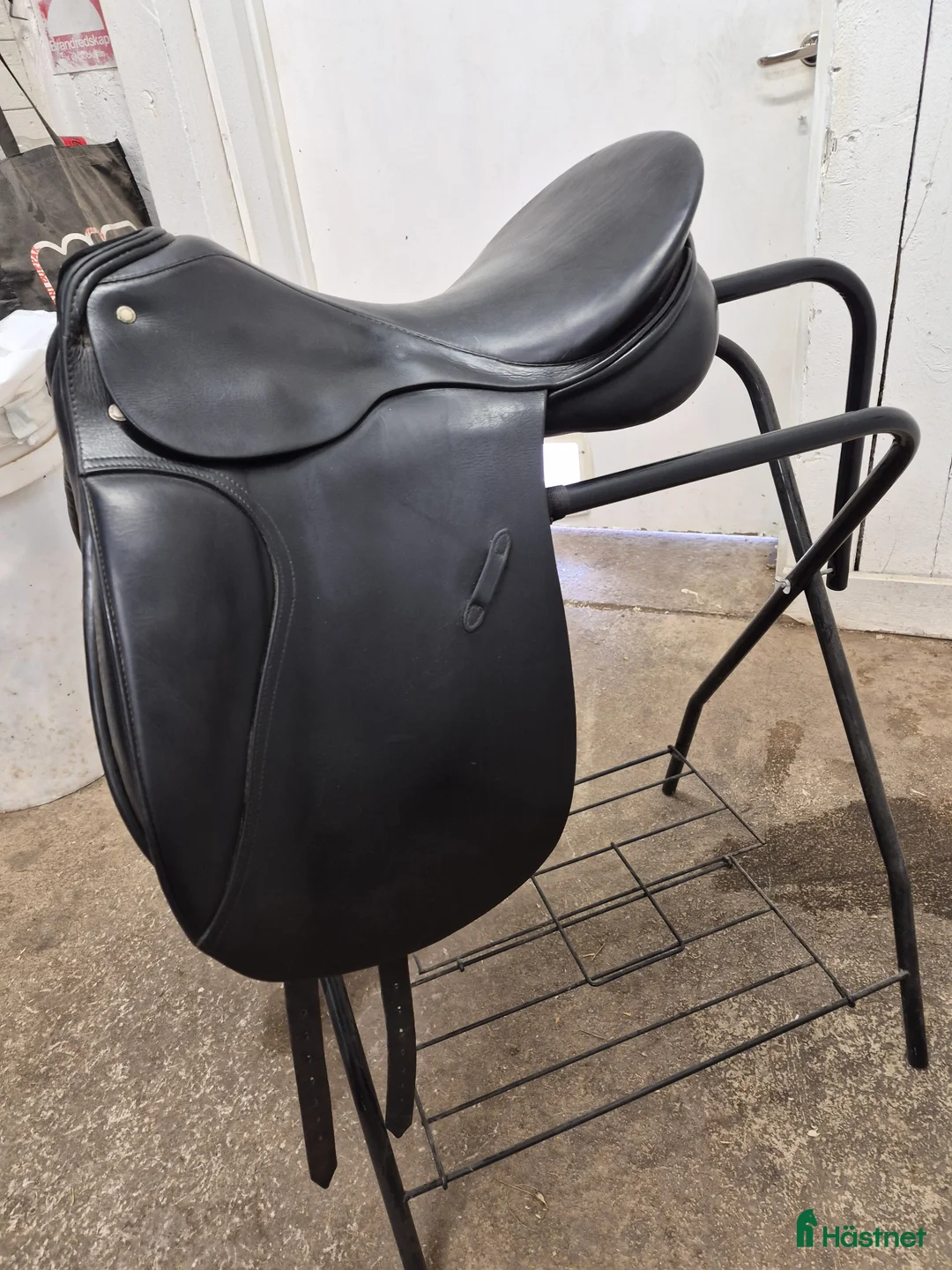 Sadlar hästutrustning till salu: Äldre kvalitetssadel  - Annons 1