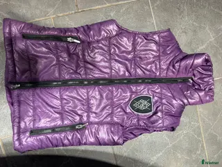 Jackor & Kavajer ryttarutrustning till salu: ⭐️ lila väst ⭐️ - Annons 2