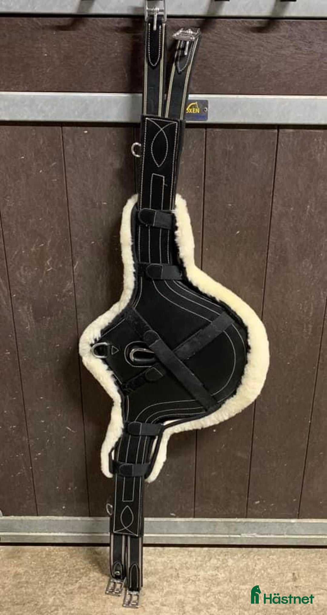 Sadeltillbehör hästutrustning till salu: Magplatta och gjordskydd i Olofstorp - Annons 1