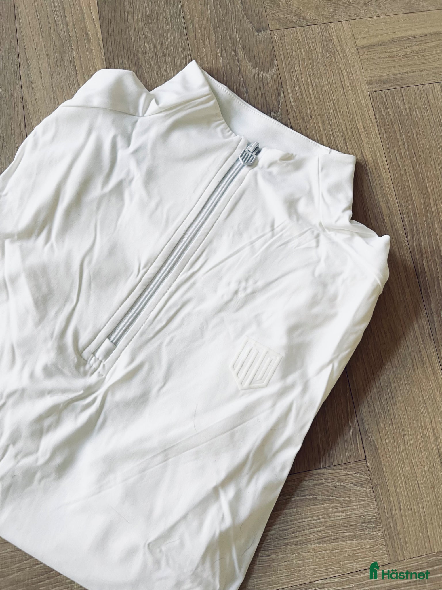 Övrigt Ridkläder ryttarutrustning till salu: Oanvänd Maya Delorez tävlingstopp - Annons 1