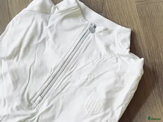 Övrigt Ridkläder ryttarutrustning till salu: Oanvänd Maya Delorez tävlingstopp - Annons 1