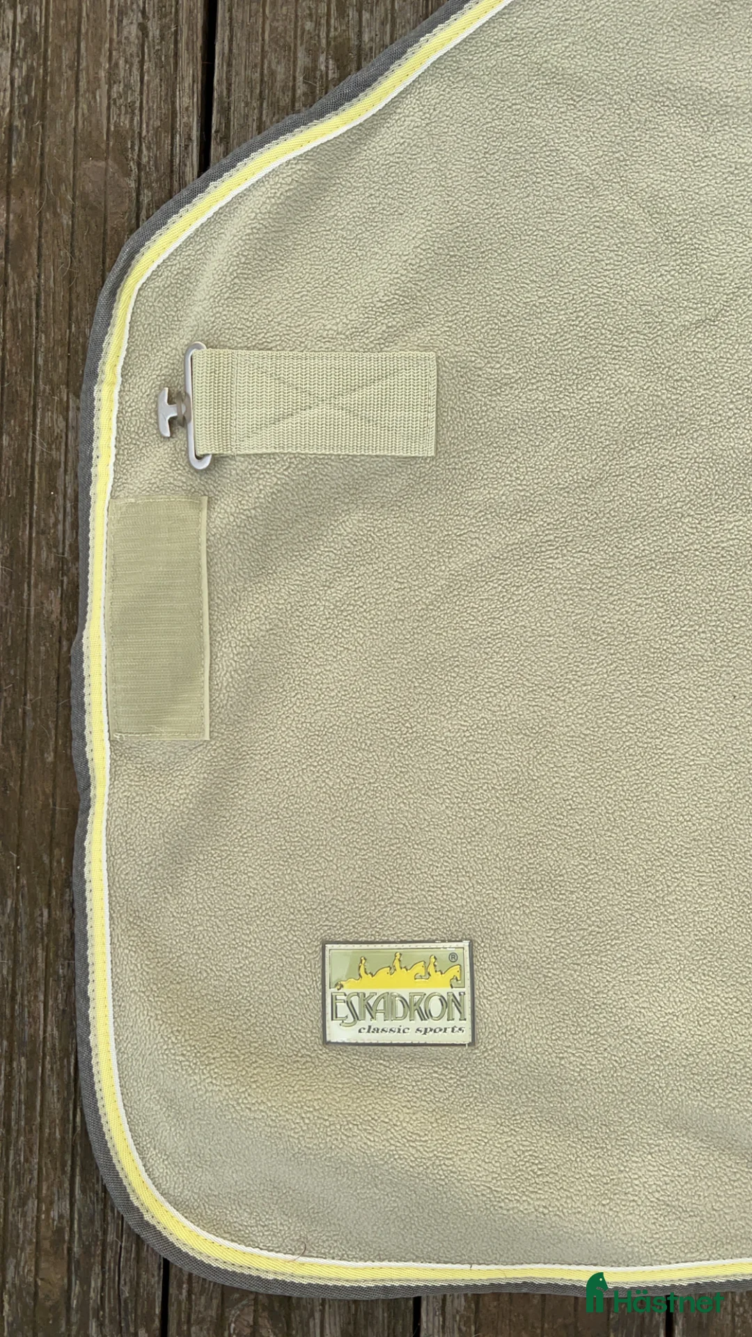 Täcken hästutrustning till salu: Eskadron fleecetäcke  i Vallentuna - Annons 2