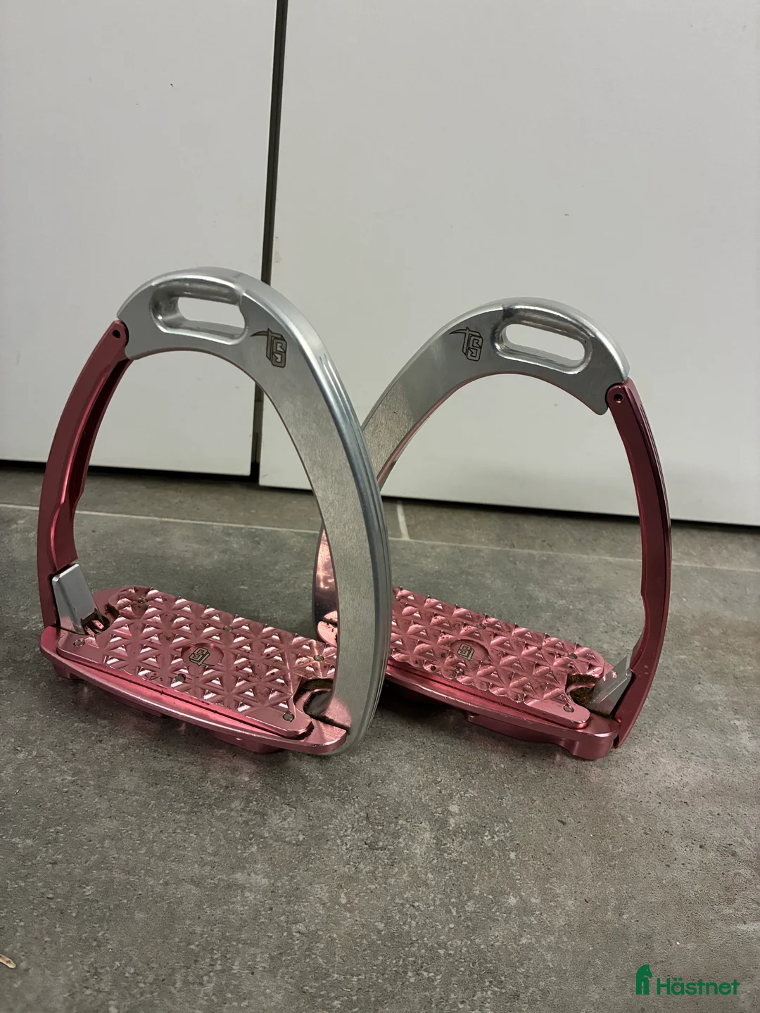 Stigbyglar hästutrustning till salu: Tech stirrups venice safety design  i Staffanstorp - Annons 1