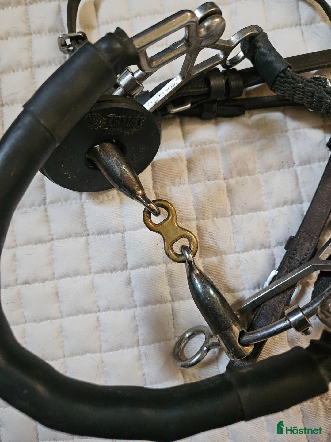 Bett hästutrustning till salu: Trust kombibett  - Annons 1