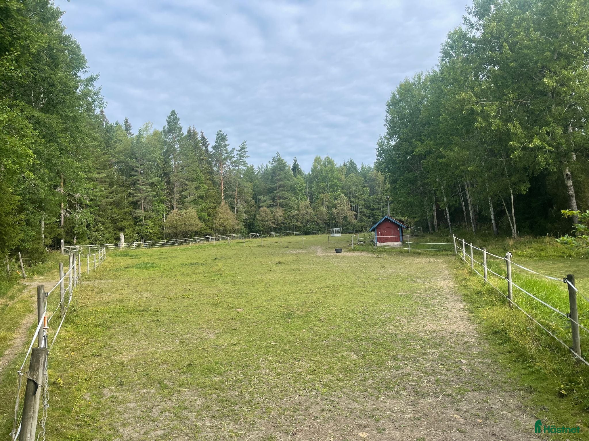  stallplats Egen stalldel uthyres förmånligt - Annons 1