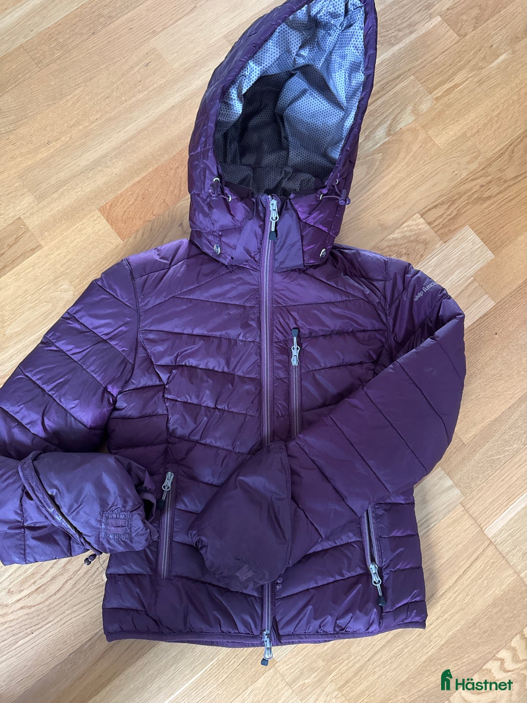 Jackor & Kavajer ryttarutrustning till salu: Nästintill ny uhip jacka! i Stenungsund - Annons 1