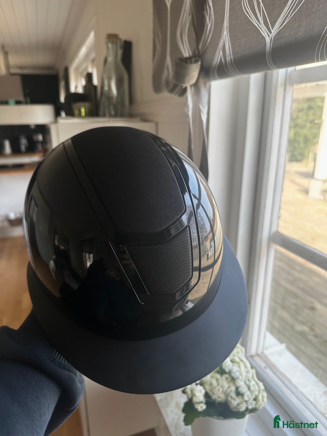 Hjälmar ryttarutrustning till salu: HKM Ridhjälm med solskärm i Tidaholm - Annons 2