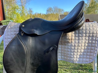 Sadlar hästutrustning till salu: Äldre Frank Baines i Backaryd - Annons 1