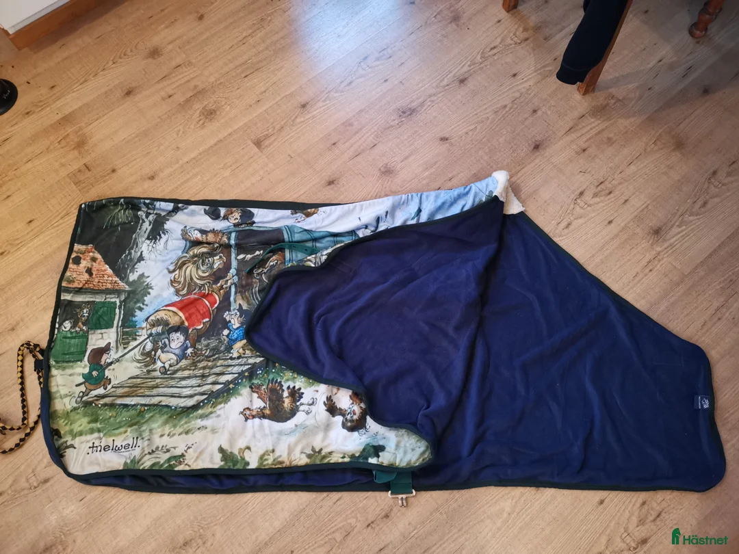 Täcken hästutrustning till salu: Fleece täcke  i Ludvika - Annons 2