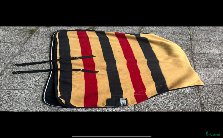 Täcken hästutrustning till salu: Olika täcken i Luleå - Annons 2