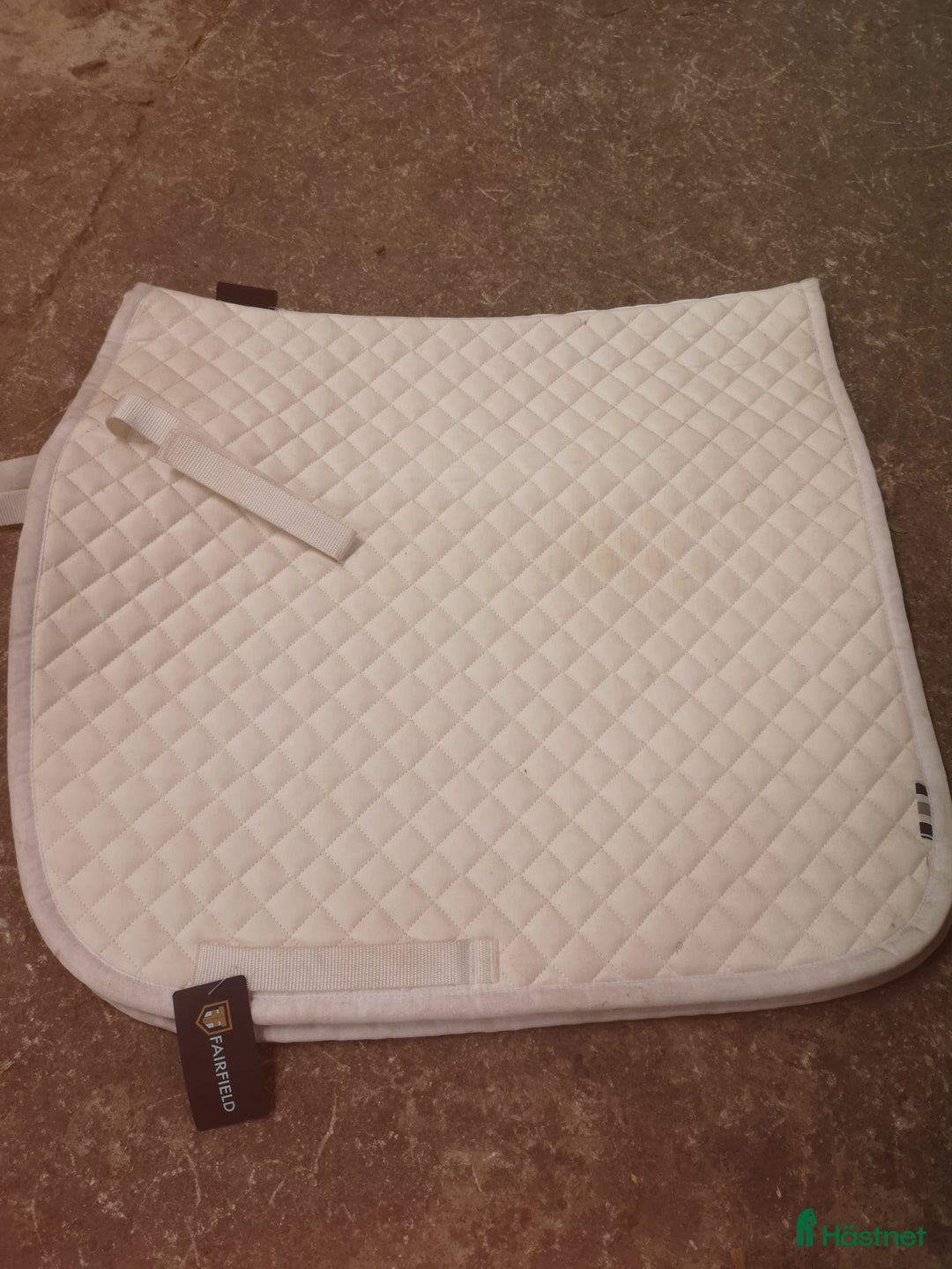 Schabrak & Vojlockar hästutrustning till salu: Vit schabrak  i Tidaholm - Annons 1