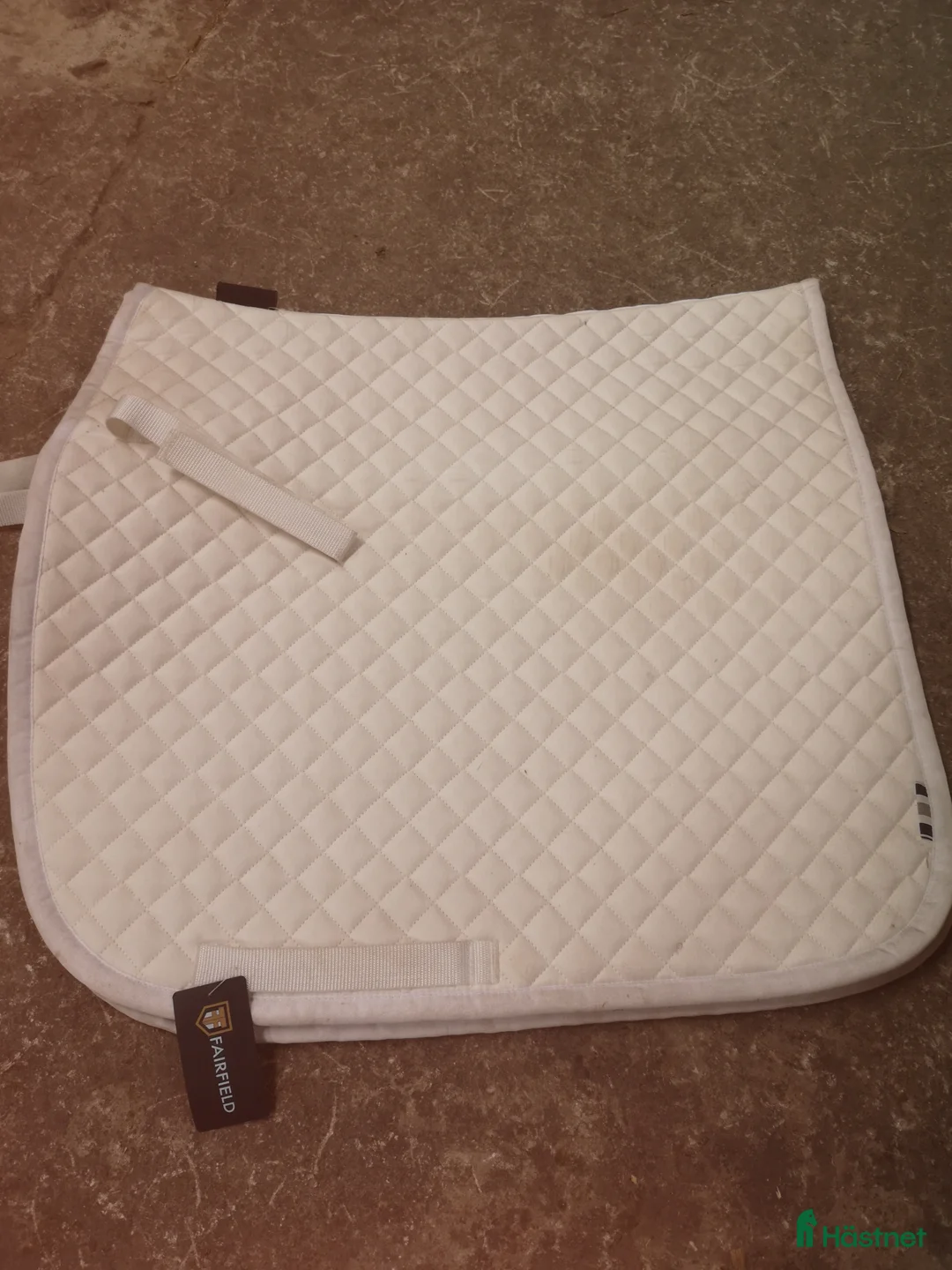 Schabrak & Vojlockar hästutrustning till salu: Vit schabrak  i Tidaholm - Annons 1