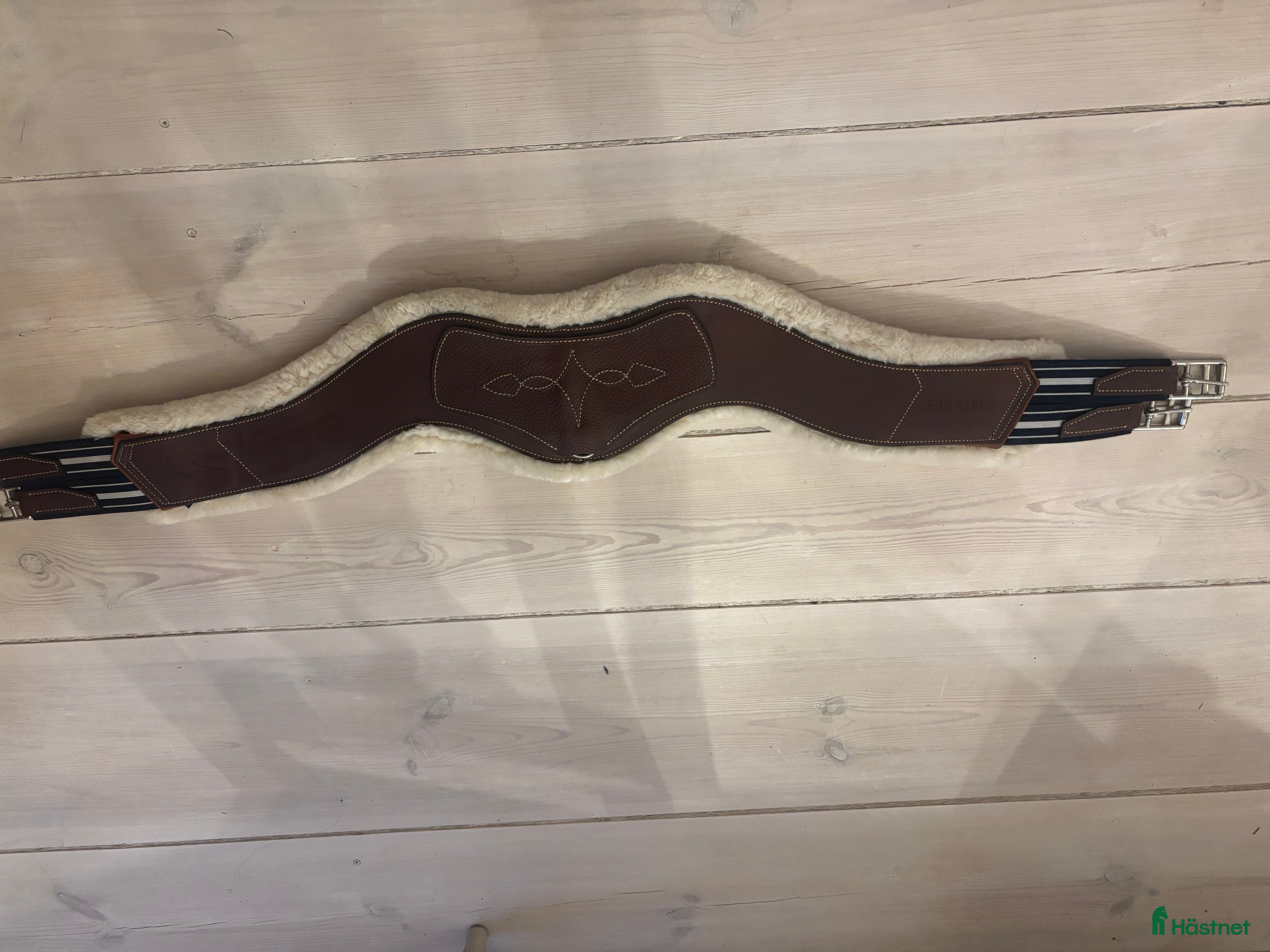 Sadeltillbehör hästutrustning till salu: Antarés anatomisk gjord  i Vreta Kloster - Annons 1