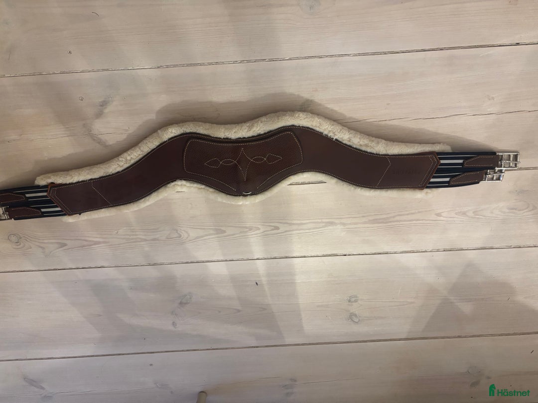 Sadeltillbehör hästutrustning till salu: Antarés anatomisk gjord  i Vreta Kloster - Annons 1