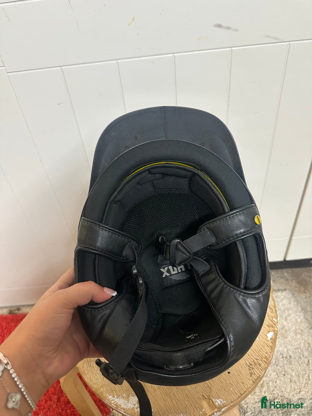 Hjälmar ryttarutrustning till salu: Back on Track MIPS hjälm i Västerås - Annons 3