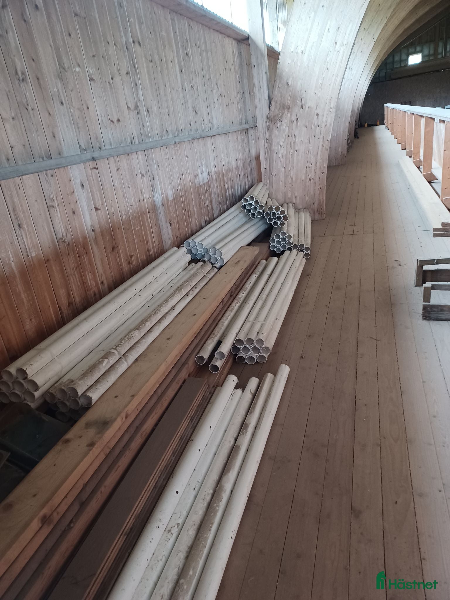 Stallinredning, stängsel & gård övrig utrustning till salu: 100 vita Equisafe stolpar - Annons 13