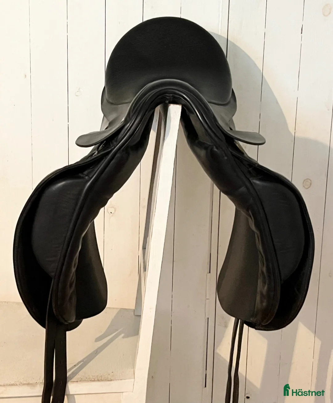 Sadlar hästutrustning till salu: En fin Dressyrsadel ifrån Morris and Nolan - Annons 3