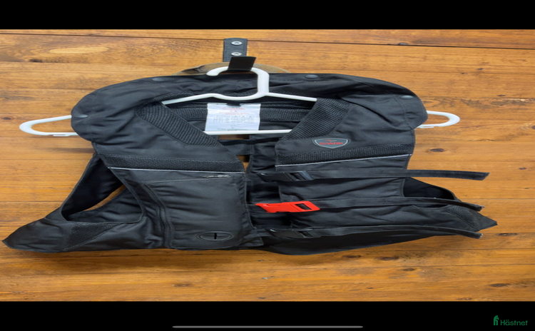 Säkerhetsvästar ryttarutrustning till salu i Väderstad - Annons 19