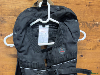 Säkerhetsvästar ryttarutrustning till salu: Ny airbag i Väderstad - Annons 19