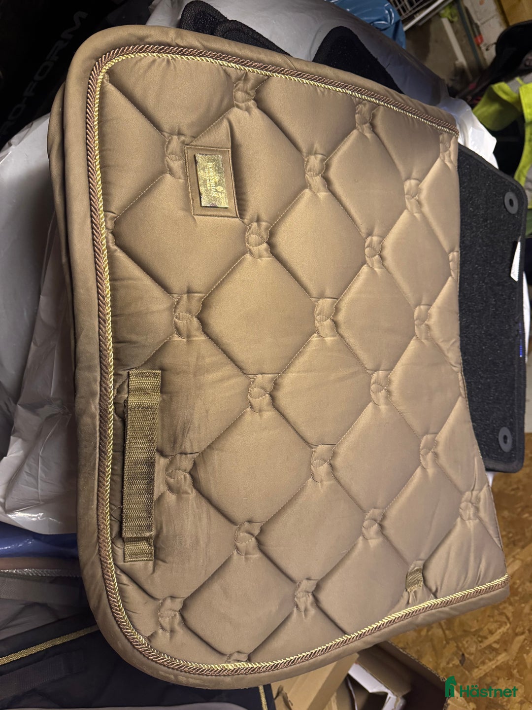 Schabrak & Vojlockar hästutrustning till salu: Ess Stockholm hoppschabrak i Perstorp - Annons 1