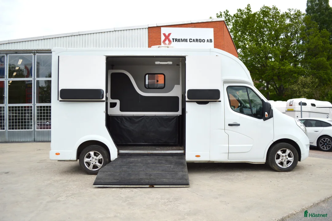 Hästlastbilar  fordon & transport till salu: Nuyts 5 sits V galler 14850 mil i Kvicksund - Annons 1