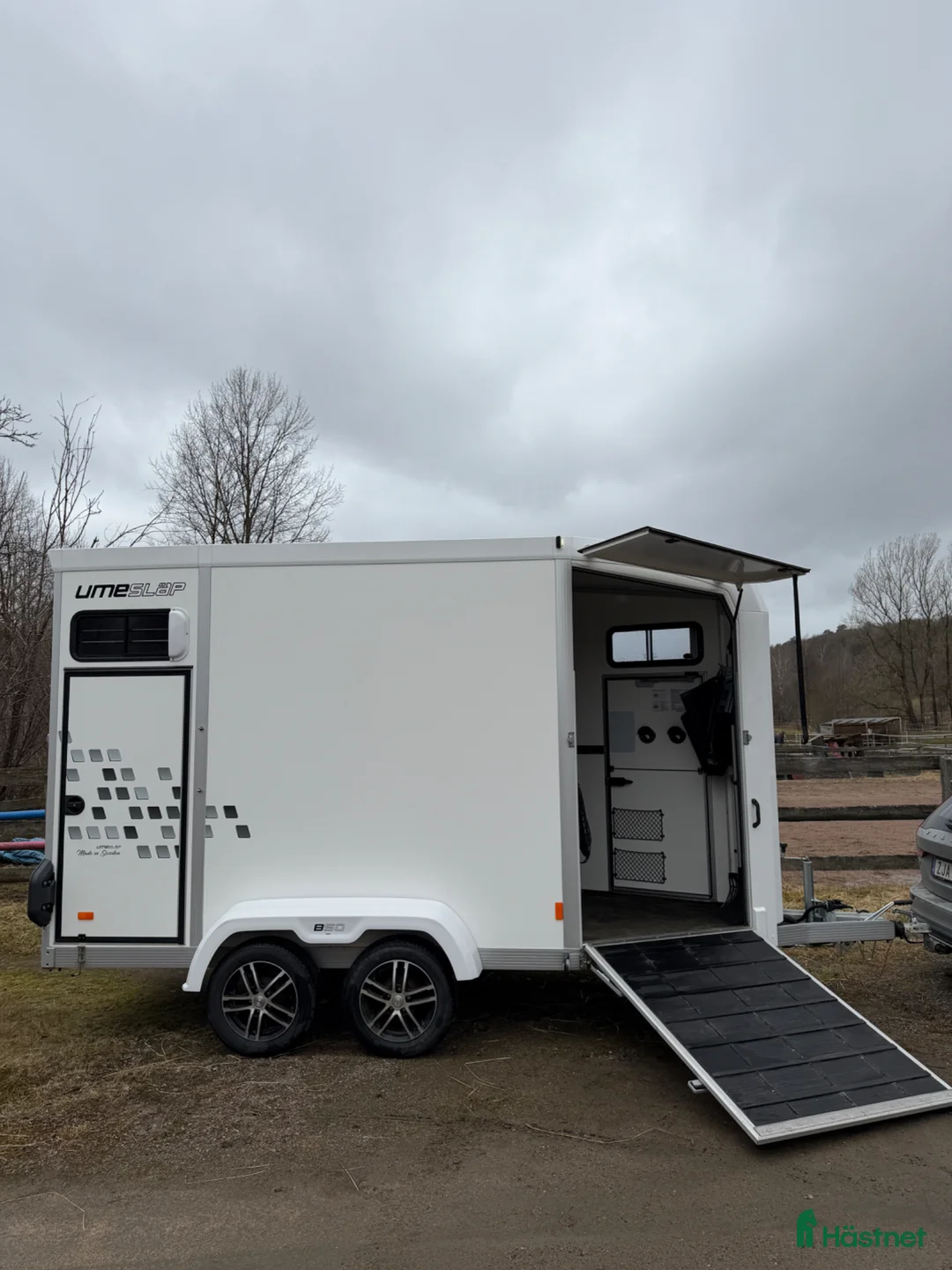Hästtransporter  fordon & transport till salu: Bekvämt bakåt Ume B50 - Annons 1