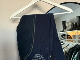 Ridbyxor ryttarutrustning till salu: TVÅ PAR Mountain horse - Annons 3