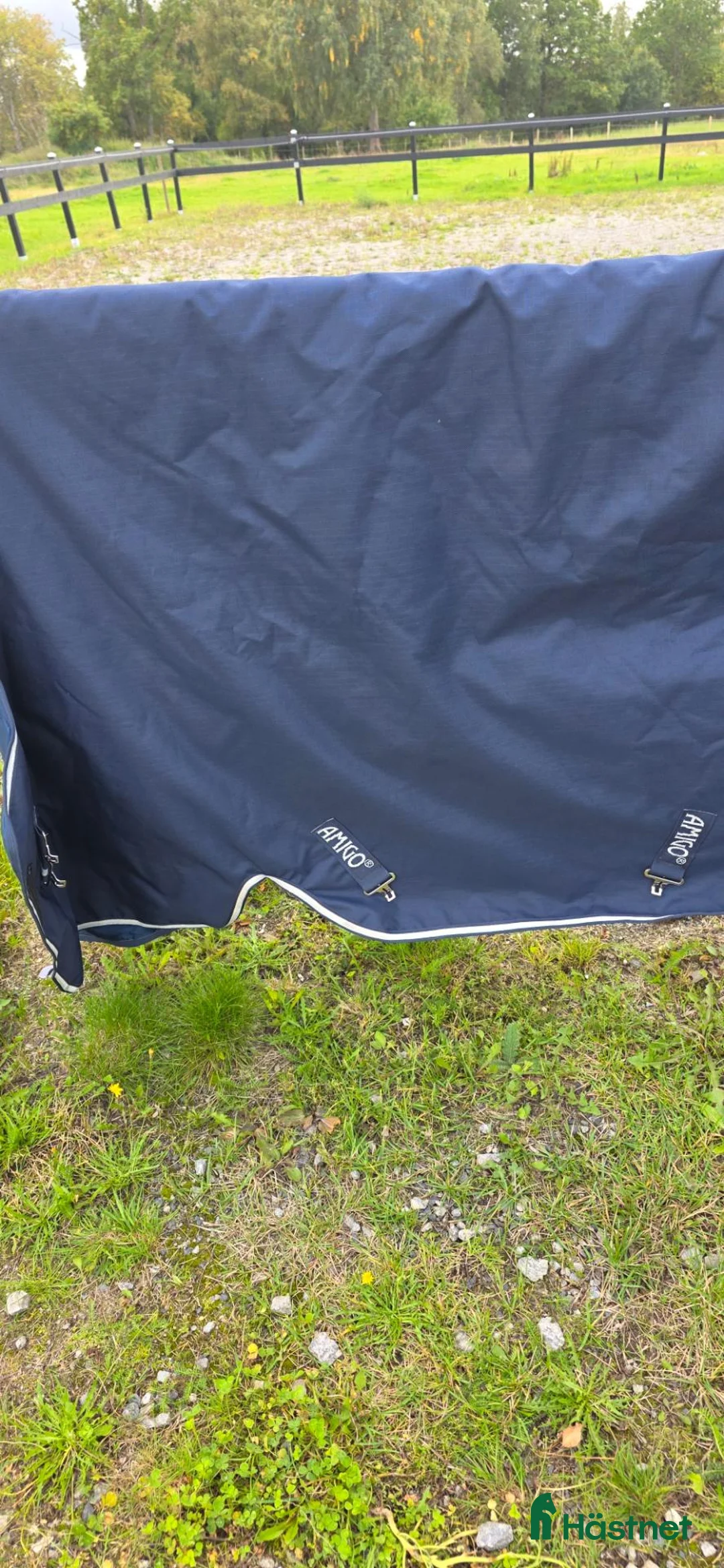 Täcken hästutrustning till salu: Amigo ristop,200gr storlek 160 - Annons 1