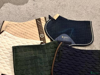 Schabrak & Vojlockar hästutrustning till salu: Lite olika schabrak i Tibro - Annons 2