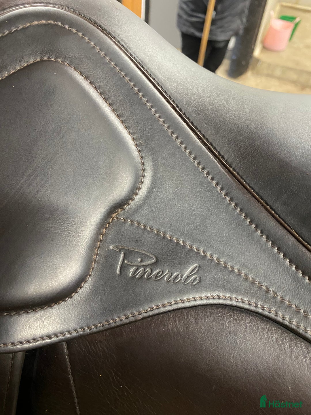 Sadlar hästutrustning till salu: Dressyrsadel från Amerigo Pinerolo 17 tum  i Stockholm - Annons 2