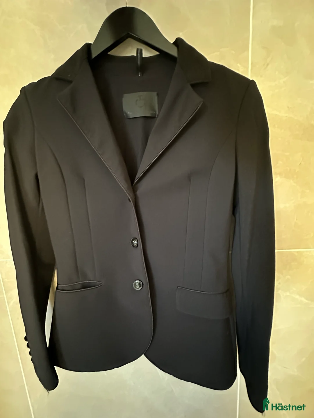 Jackor & Kavajer ryttarutrustning till salu: CAVALLERIA TOSCANA KAVAJ i Lidingö - Annons 1