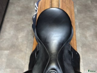 Sadlar hästutrustning till salu: Custom Coda Icon LR (17,5”, M/W) – Toppskick i Ekerö - Annons 2