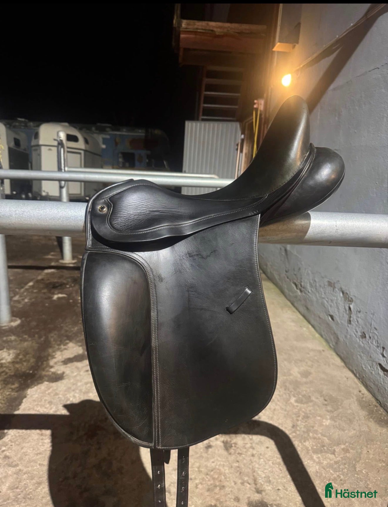 Sadlar hästutrustning superskön dressyrsadel  i Sundsvall - Annons 24