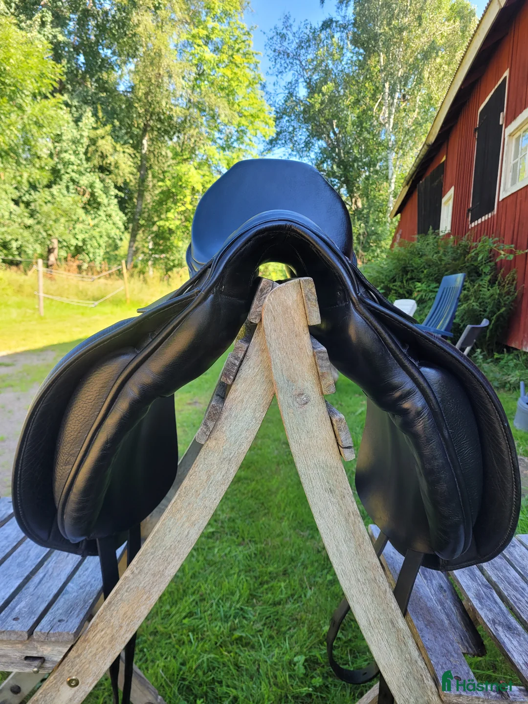 Sadlar hästutrustning till salu: Nyomstoppad svart dressyrsadel i Fengersfors - Annons 2