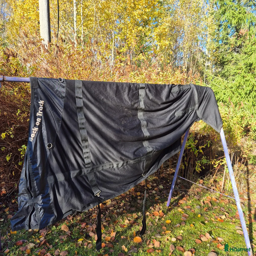 Täcken hästutrustning till salu: Back on Track Welltec nättäcke - Annons 1