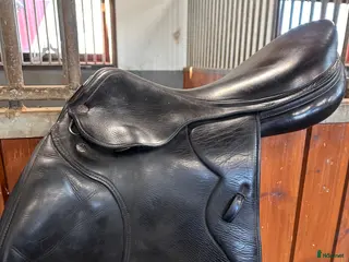 Sadlar hästutrustning Välvårdad Equipe Synergy - Annons 1