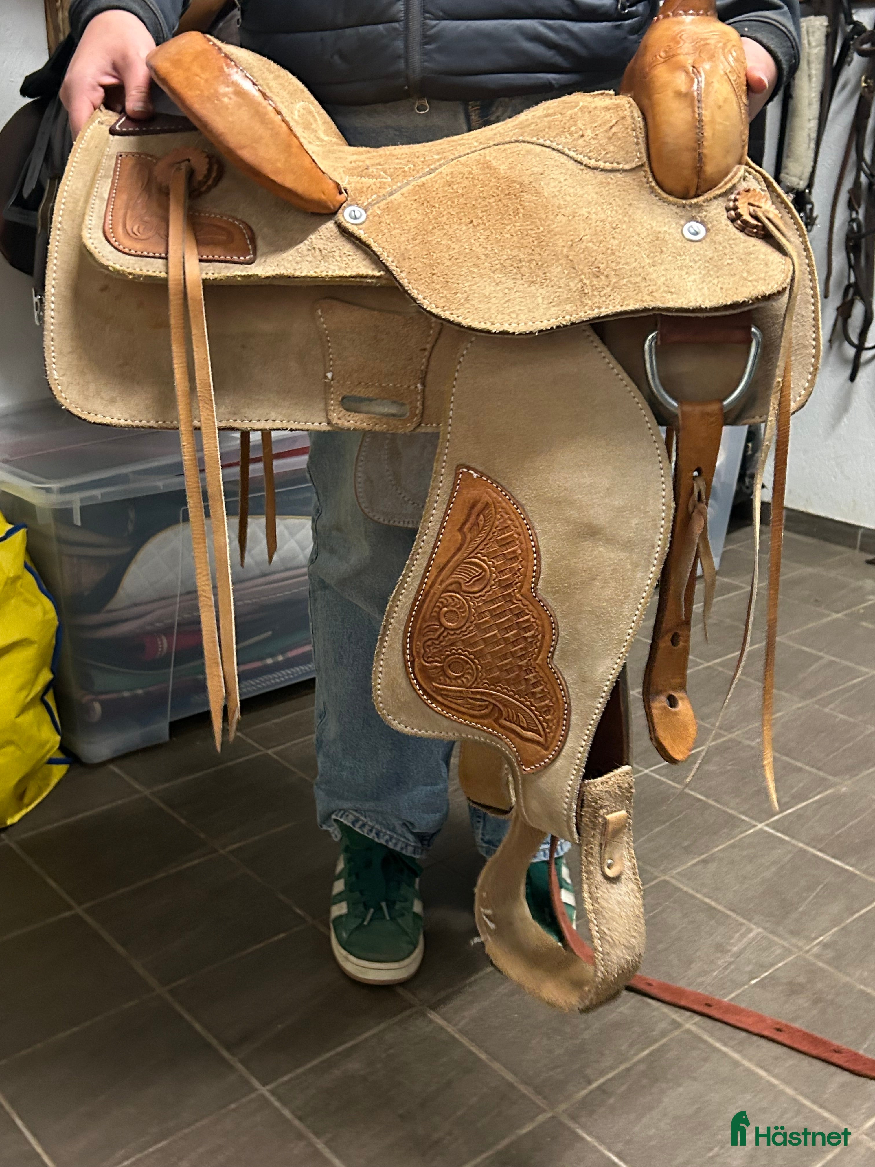 Sadlar hästutrustning till salu: Western sadel med en pad till  i Virestad - Annons 21