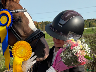 Jackor & Kavajer ryttarutrustning till salu: Tävlingskavaj strl 152 i Saltsjö-Boo - Annons 1