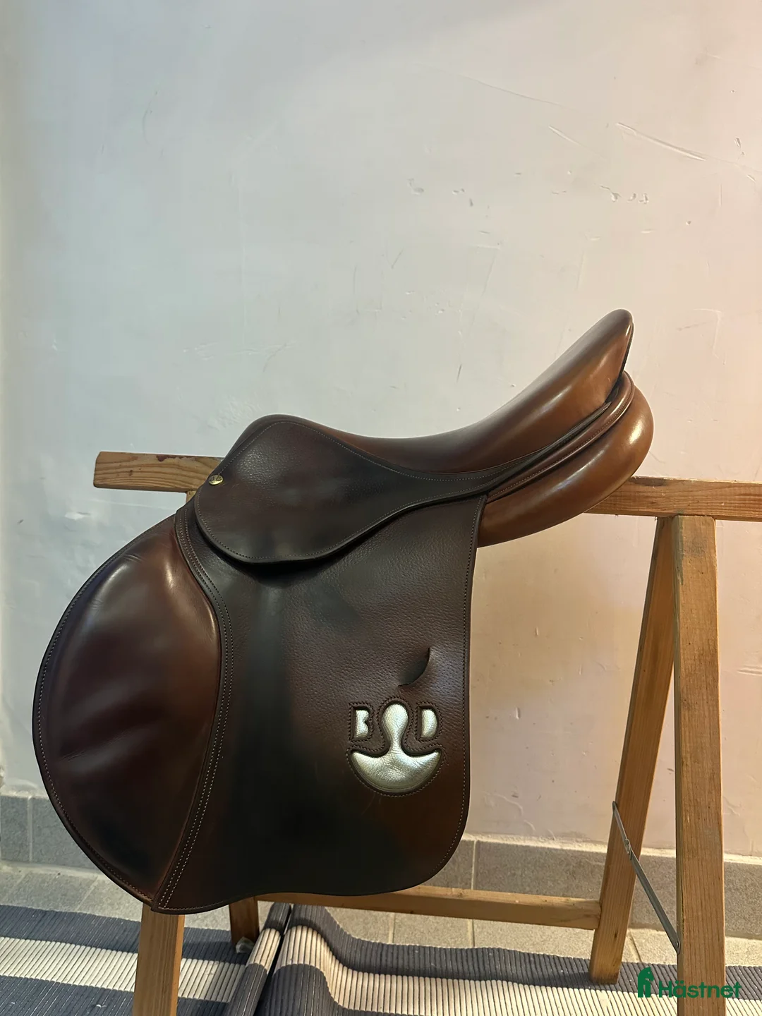 Sadlar hästutrustning till salu: Bruno delgrange sadel - Annons 1