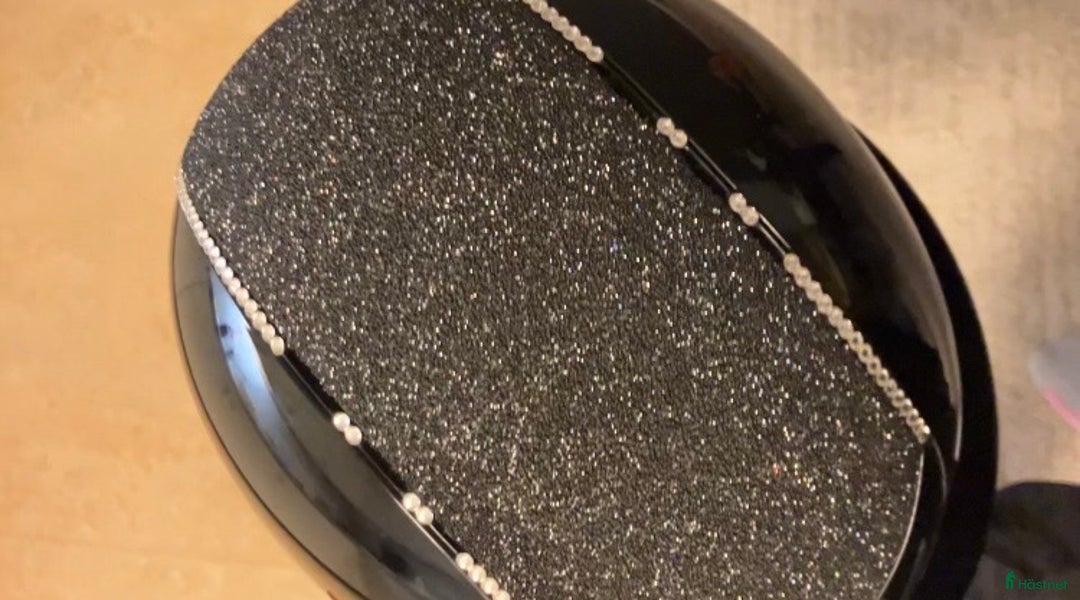 Hjälmar ryttarutrustning till salu: ONE K HJÄLM 57-58 i Norrköping - Annons 2