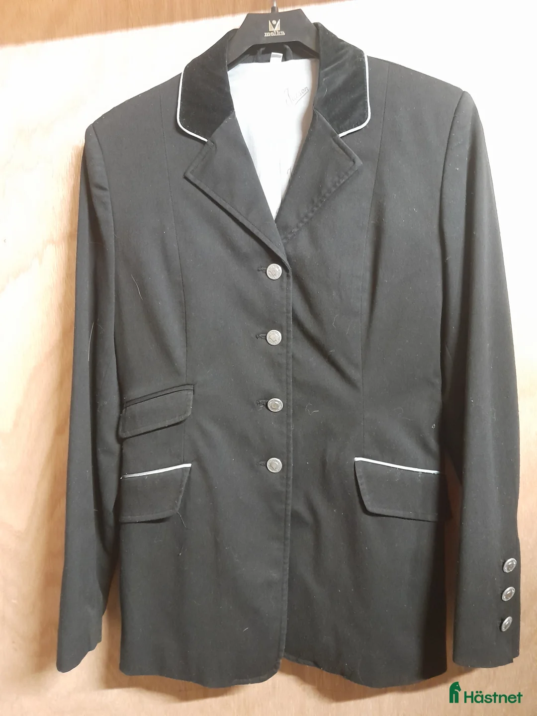 Jackor & Kavajer ryttarutrustning till salu: Fin kavaj i Munka-ljungby - Annons 1