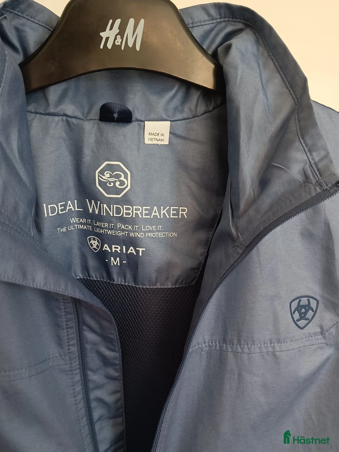 Jackor & Kavajer ryttarutrustning till salu: Gråblå Ariat windbreaker stl M - Annons 2