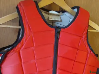 Säkerhetsvästar ryttarutrustning till salu: Racesafe Child XL i Tygelsjö - Annons 9