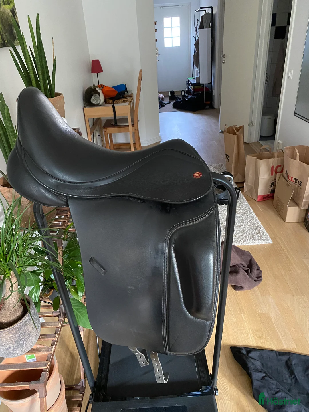 Sadlar hästutrustning till salu: Sparsamt använd fin sadel i Vallentuna - Annons 2