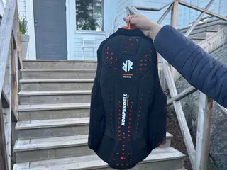 Säkerhetsvästar ryttarutrustning till salu: Komperdell ryggskydd level 1 stl 152/L - Annons 18