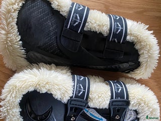 Benskydd hästutrustning till salu: Carbon gel vento fluffskydd säljes i Skepplanda - Annons 9