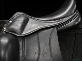 Sadlar hästutrustning till salu: Superfin HR Von i Sala - Annons 1