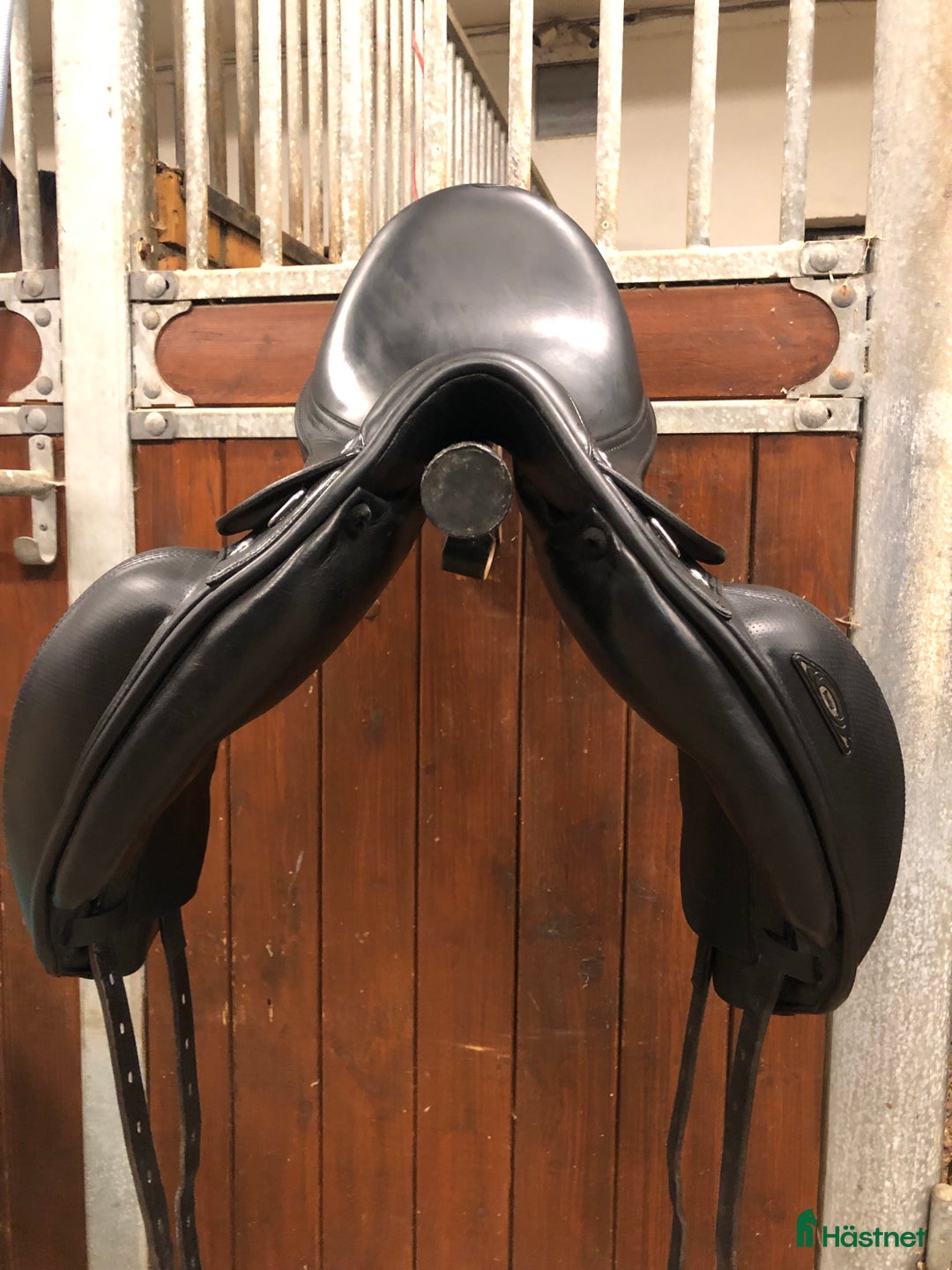 Sadlar hästutrustning till salu: Dressyrsadel Prestige X-Helen 16” kort kåpa i Älvsjö - Annons 2