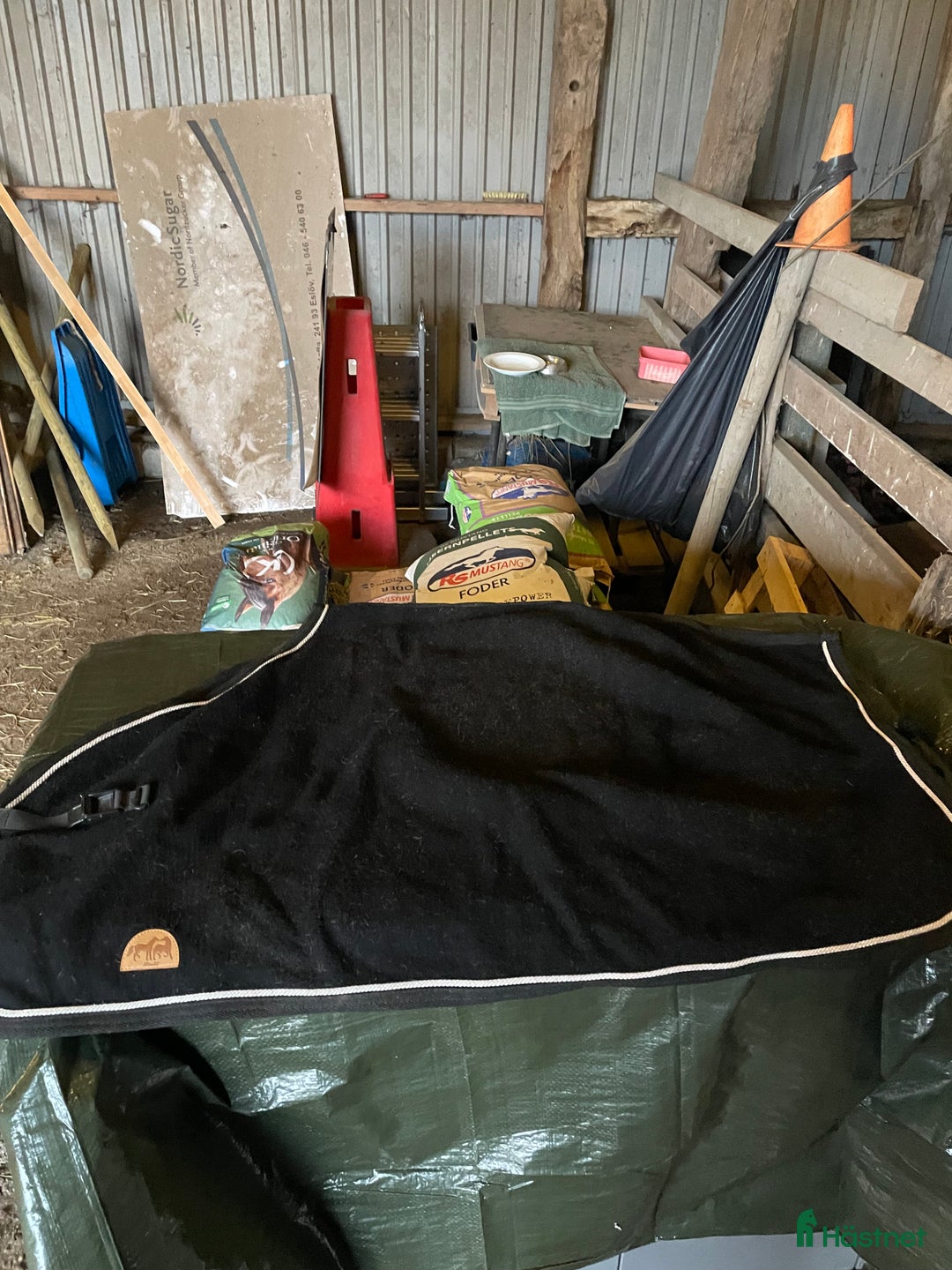 Täcken hästutrustning till salu: Svart Mias RS ländtäcke  i Flyinge - Annons 1