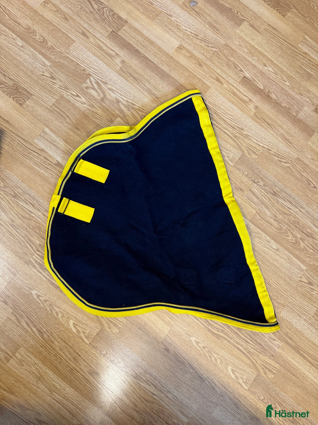 Täcken hästutrustning till salu: Ylletäcke med avtagbar hals  i Vendelsö - Annons 3